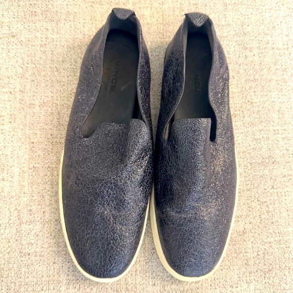 Vince Size 8 Vero Slip On Sneaker Black Textured‎ Leather 1/2”  Cream Sole - Picture 1 of 6